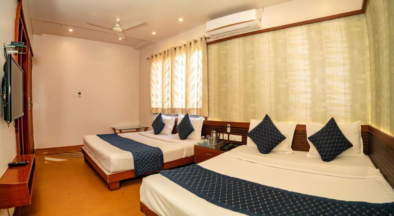 Uddhav Vilas A Family Hotel Udaipur Exterior photo