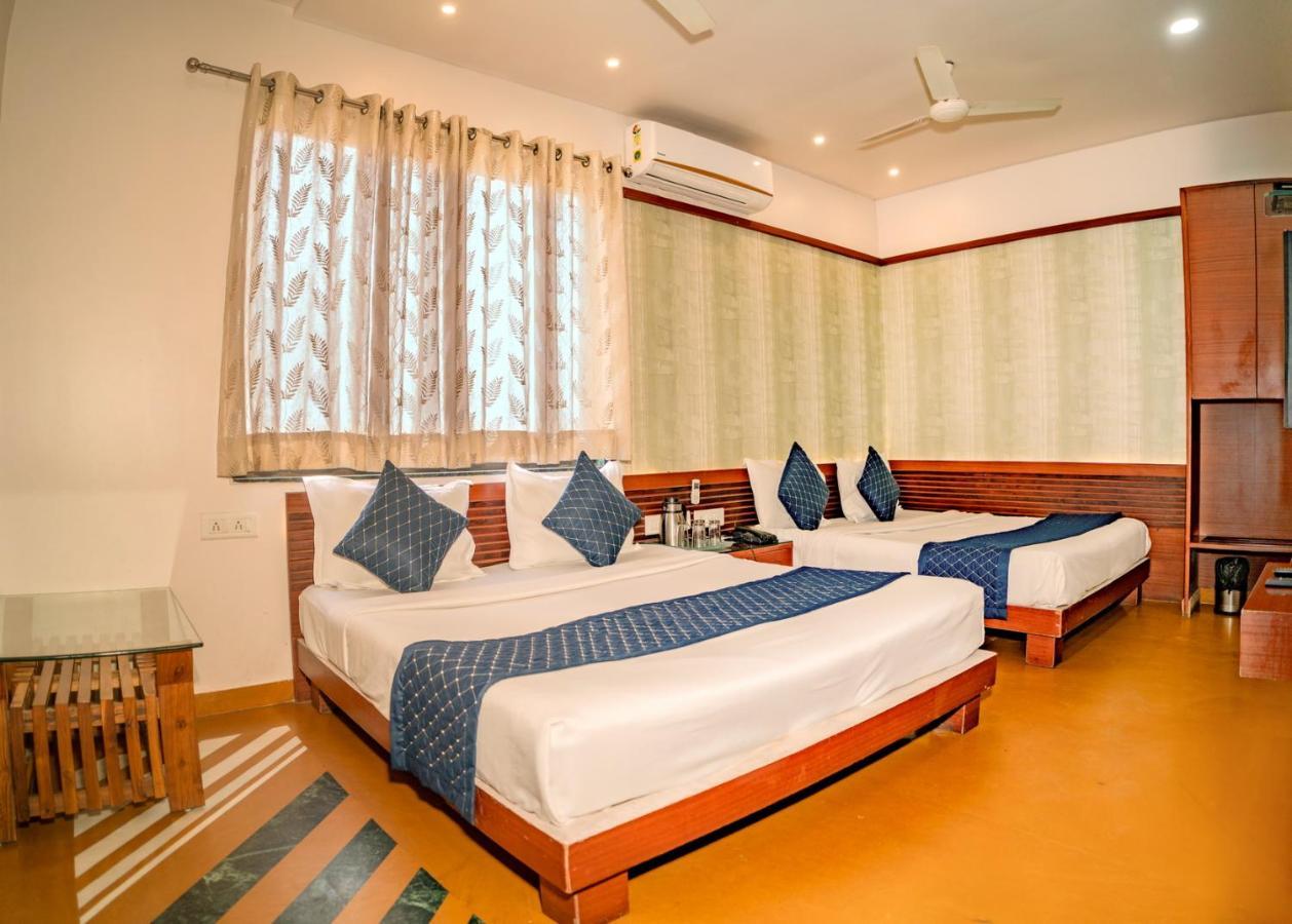 Uddhav Vilas A Family Hotel Udaipur Exterior photo