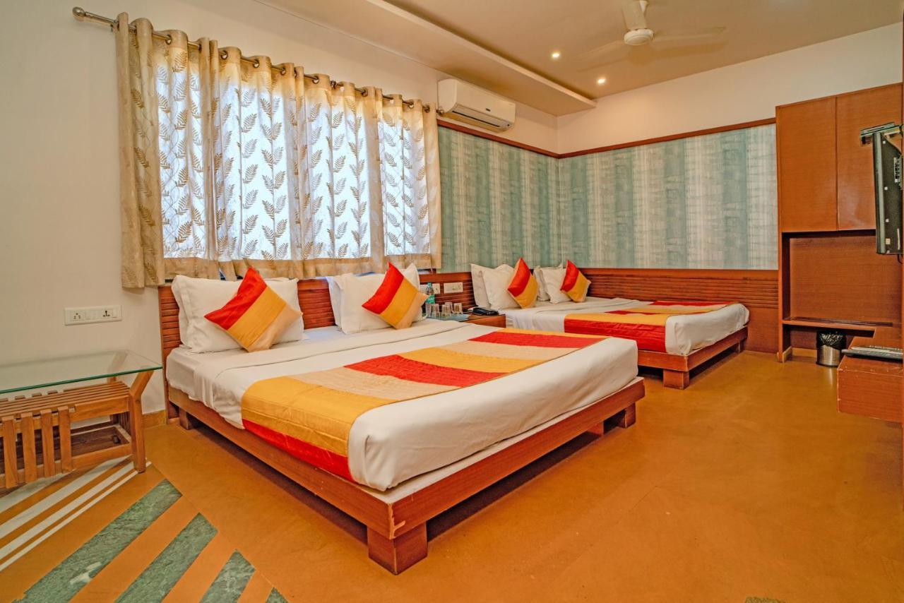 Uddhav Vilas A Family Hotel Udaipur Exterior photo