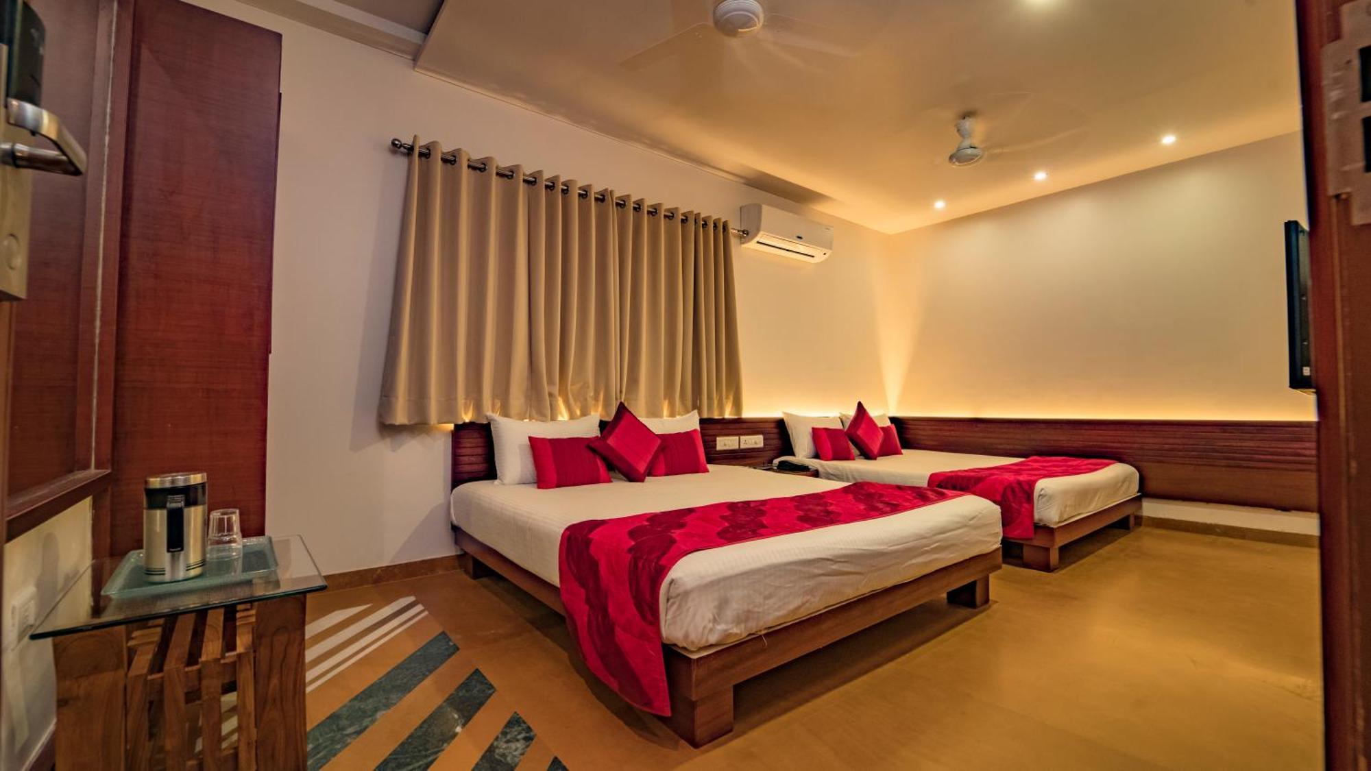Uddhav Vilas A Family Hotel Udaipur Exterior photo