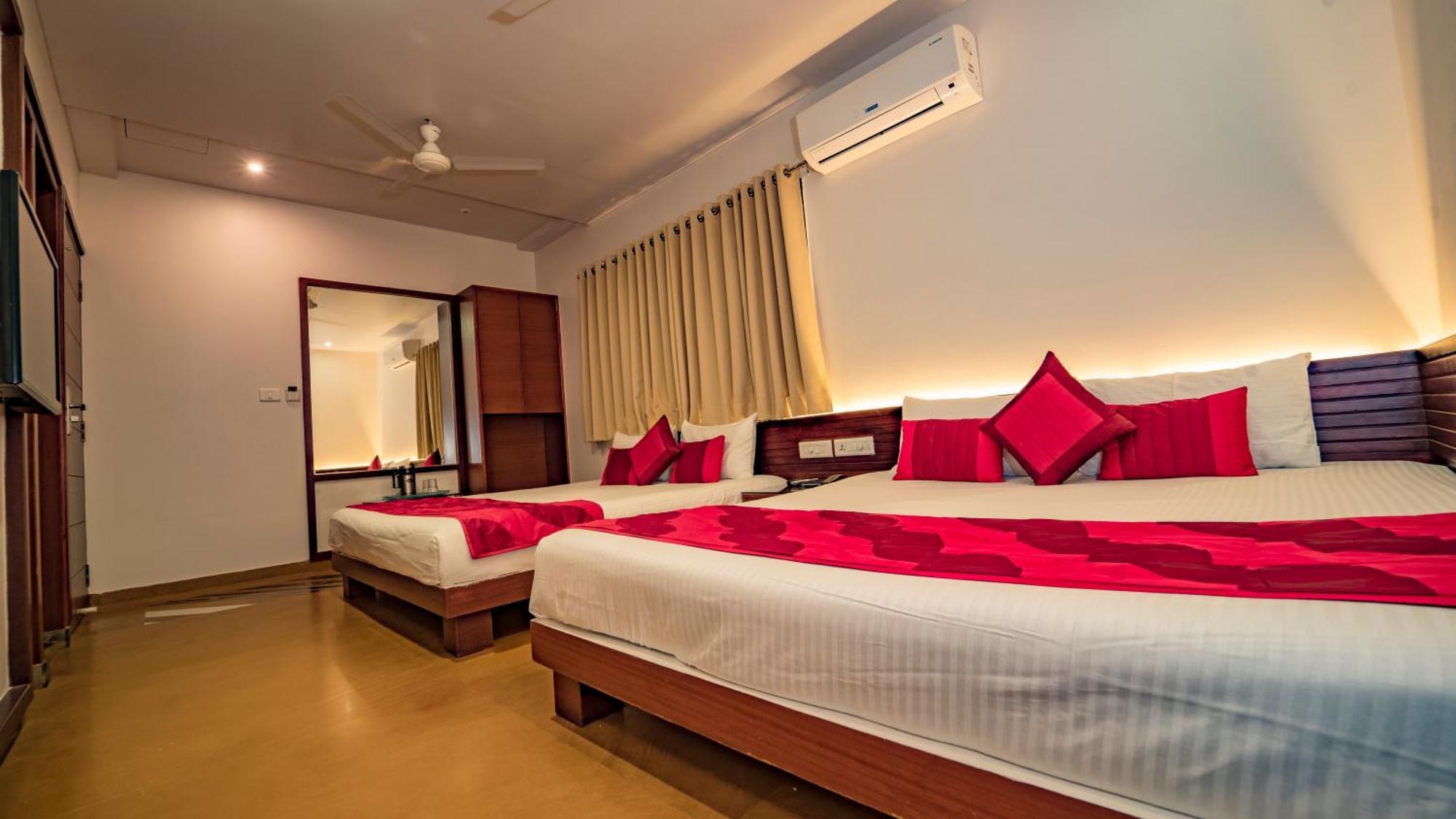Uddhav Vilas A Family Hotel Udaipur Exterior photo