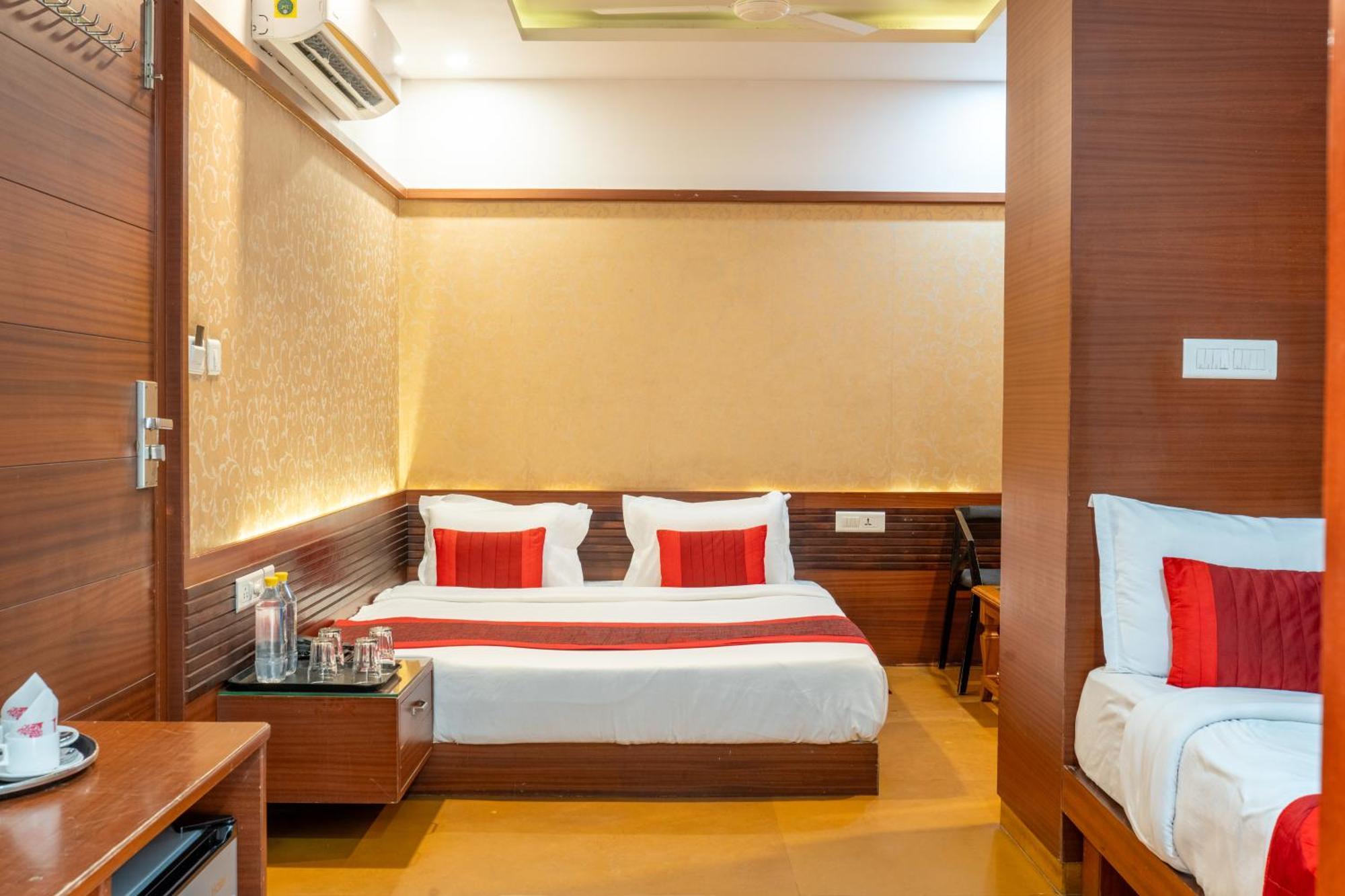 Uddhav Vilas A Family Hotel Udaipur Exterior photo