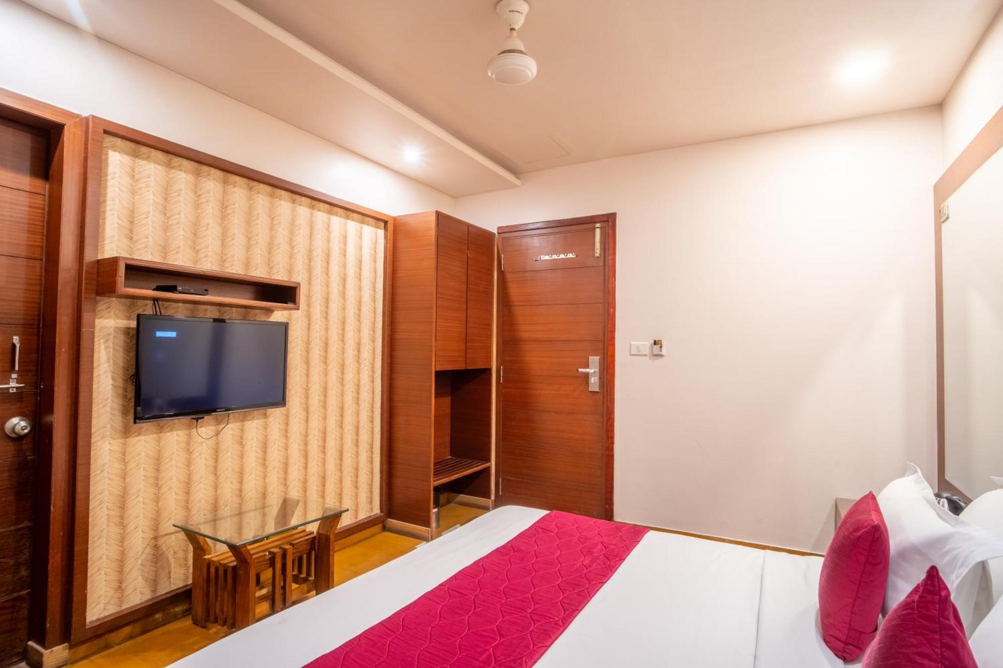 Uddhav Vilas A Family Hotel Udaipur Exterior photo