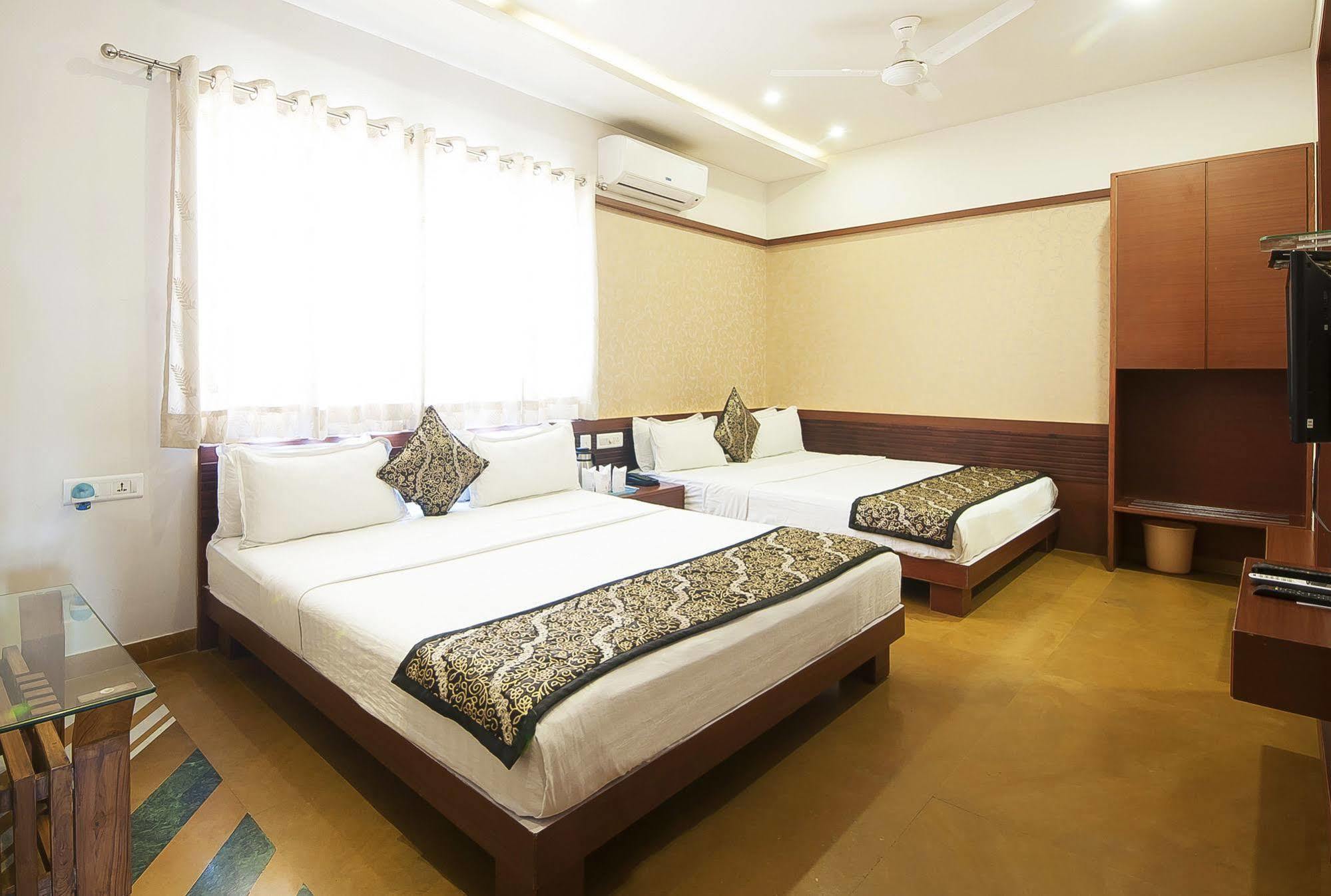 Uddhav Vilas A Family Hotel Udaipur Exterior photo